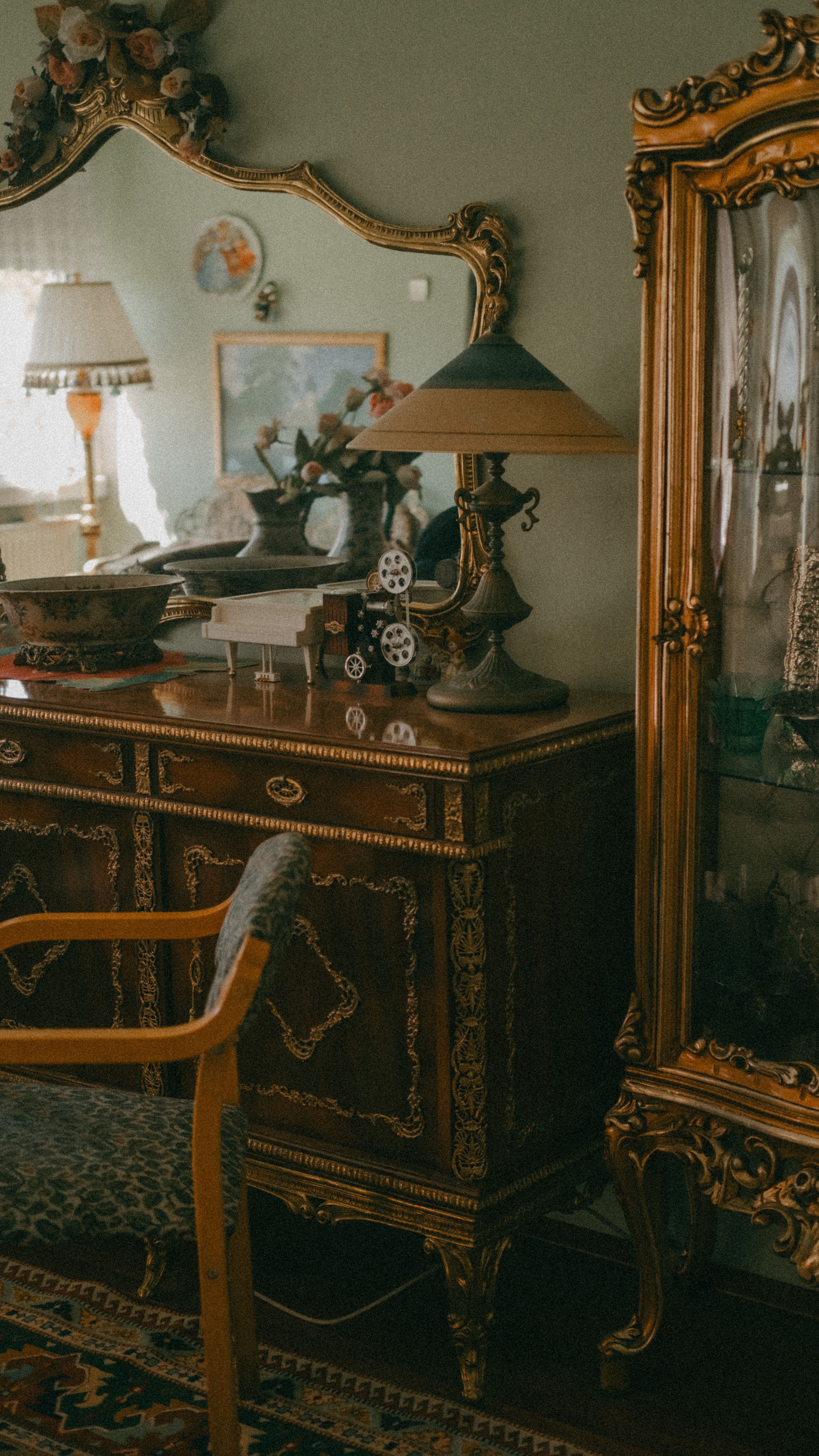 Furnitur Klasik Kolonial
